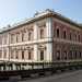 Ledificio scolastico pi antico del murattiano si trova in corso Cavour. Qui  infatti seminascosto listituto per geometri Pitagora: una struttura a tre piani in stile classicheggiante, con paraste modanate e colonne ioniche ai lati del portale daccesso. Come istituto il Pitagora  uno dei pi antichi del Sud Italia:  infatti nato con il nome di Regio Istituto Tecnico nel 1866, anche se solo nel 1930 ha trovato casa in questo fabbricato